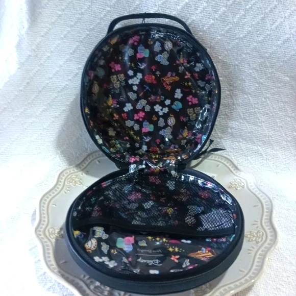 Vera Bradley × Disney 100 Snow White Whimsy Cosmetic Case - Picture 14 of 16